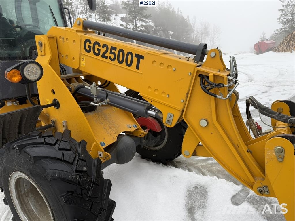 Günter Grossmann Ladowarka GG2500T telehandler with a bucket and l Teleskop-Radlader