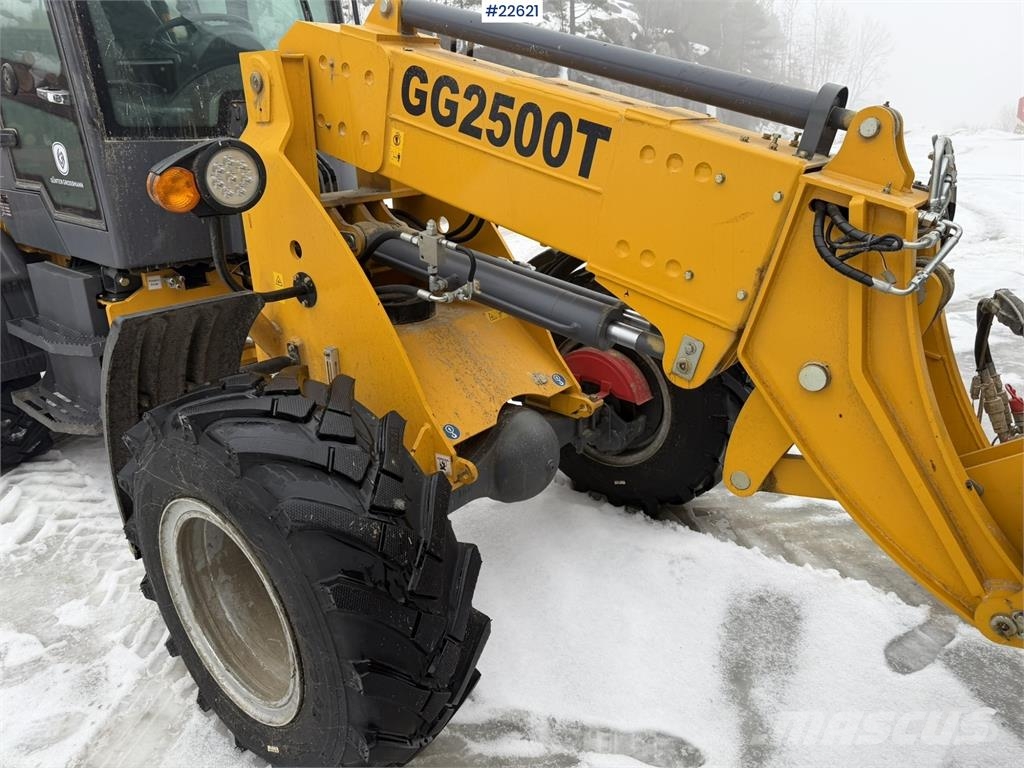 Günter Grossmann Ladowarka GG2500T telehandler with a bucket and l Teleskop-Radlader