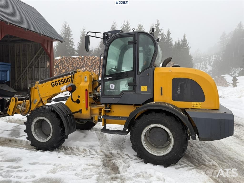 Günter Grossmann Ladowarka GG2500T telehandler with a bucket and l Teleskop-Radlader