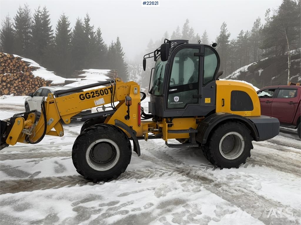 Günter Grossmann Ladowarka GG2500T telehandler with a bucket and l Teleskop-Radlader