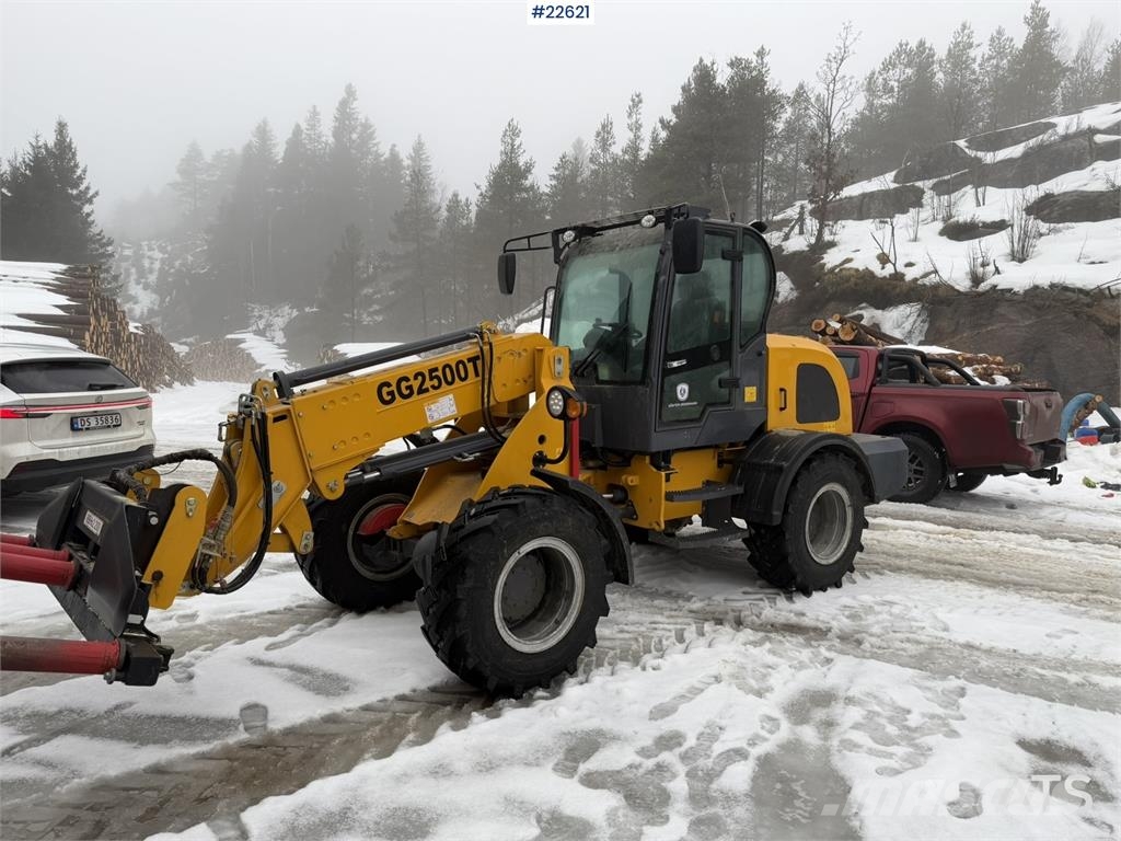 Günter Grossmann Ladowarka GG2500T telehandler with a bucket and l Teleskop-Radlader