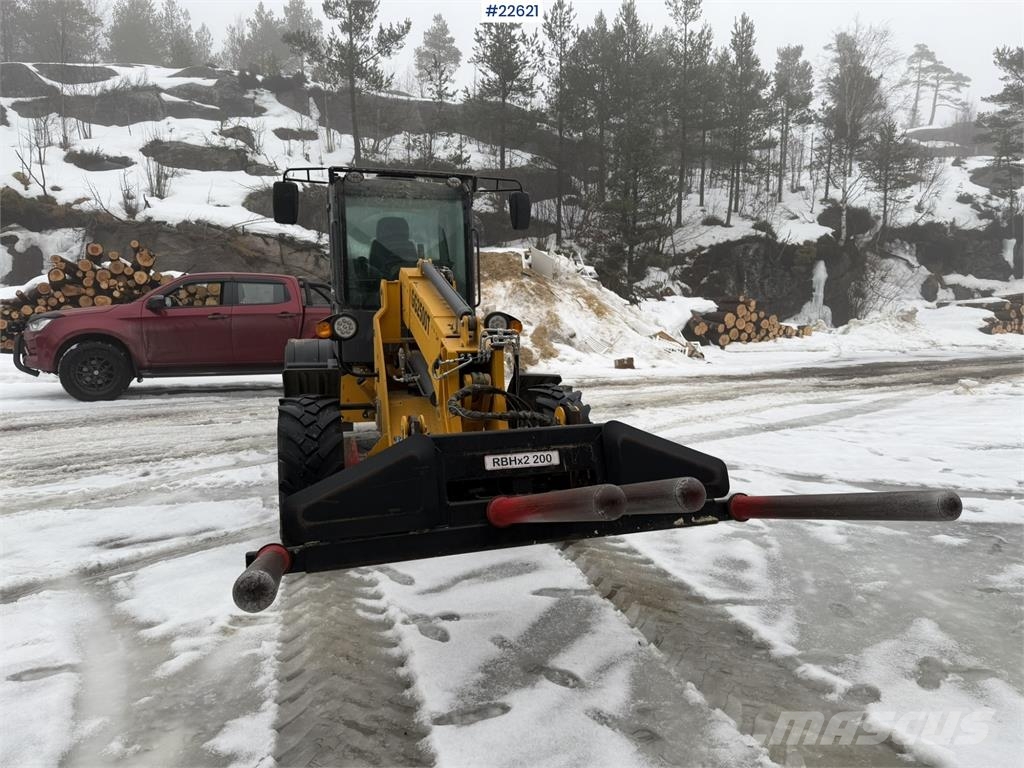 Günter Grossmann Ladowarka GG2500T telehandler with a bucket and l Teleskop-Radlader