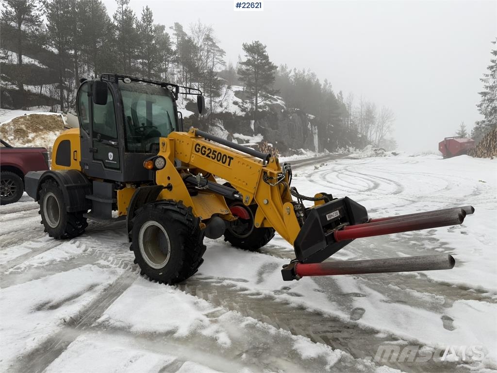 Günter Grossmann Ladowarka GG2500T telehandler with a bucket and l Teleskop-Radlader