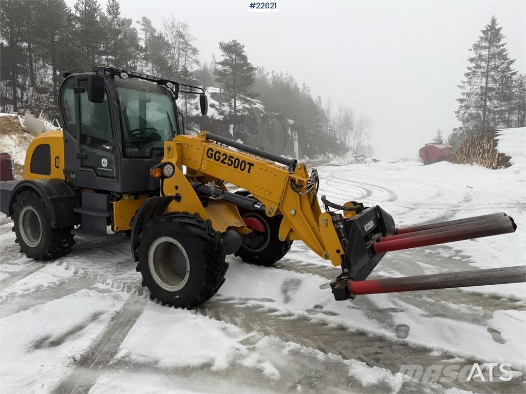 Günter Grossmann Ladowarka GG2500T telehandler with a bucket and l Teleskop-Radlader