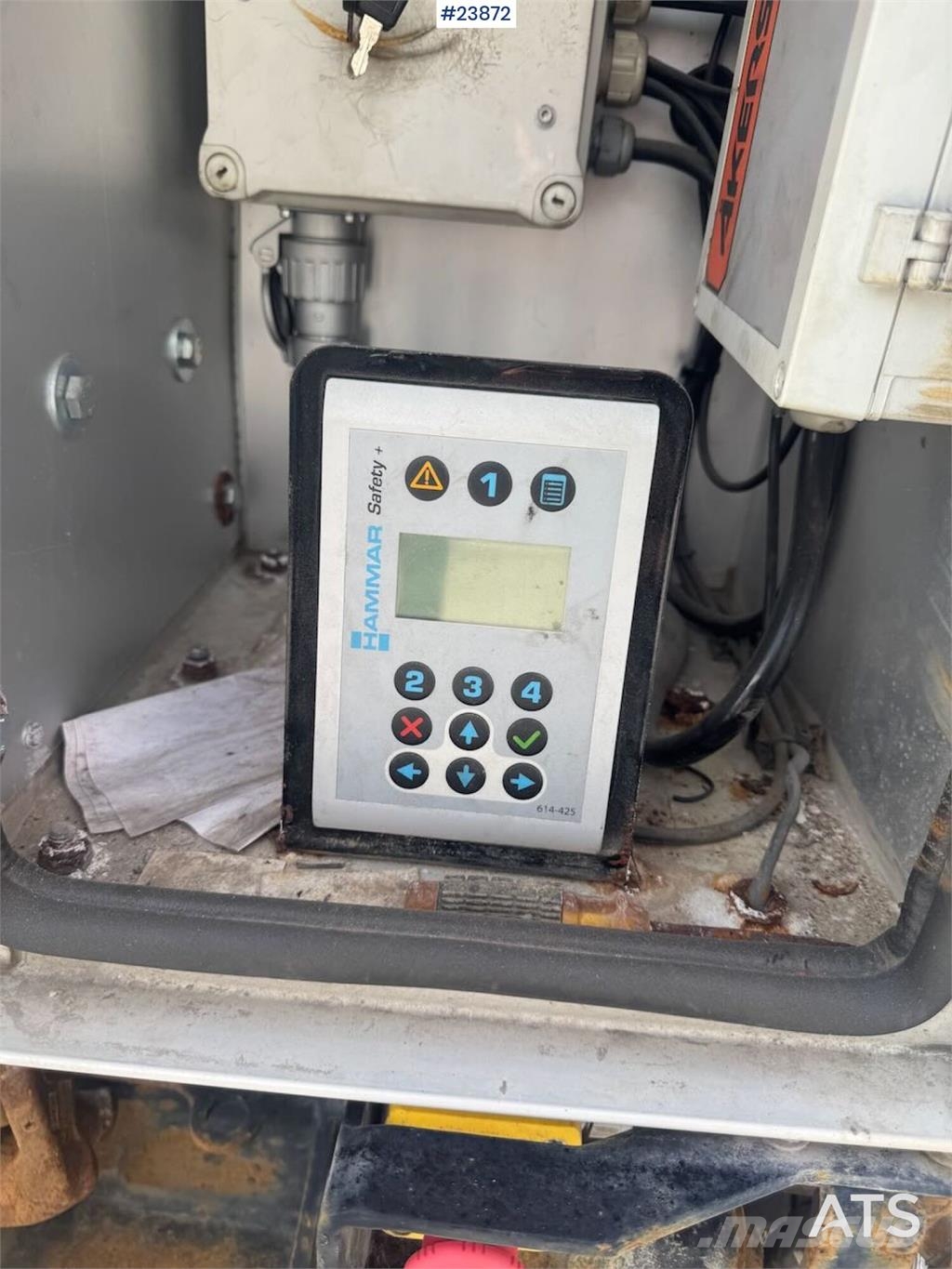 Hammar 140B Sideloader – One Lifting Arm Replaced in 2021 Otros componentes