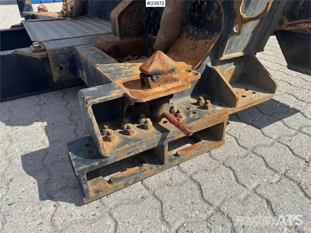 Hammar 140B Sideloader – One Lifting Arm Replaced in 2021 Otros componentes