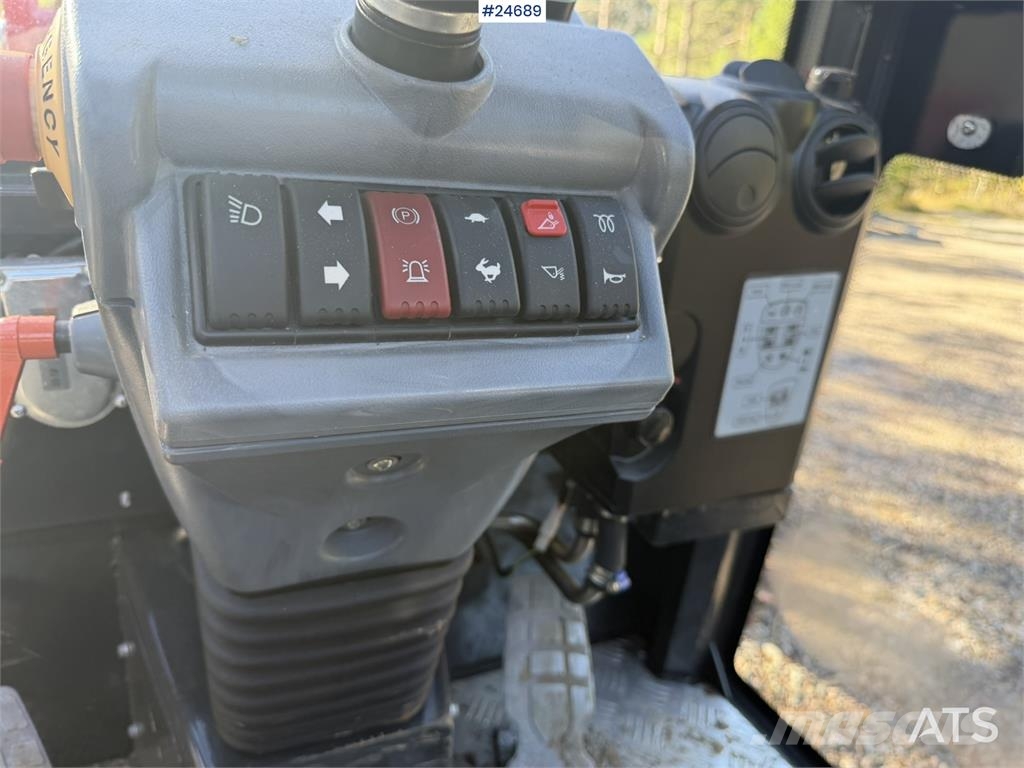 Heracles H280 Wheel Loader w/Snow Plow, Bucket and Pallet F Wheel loaders