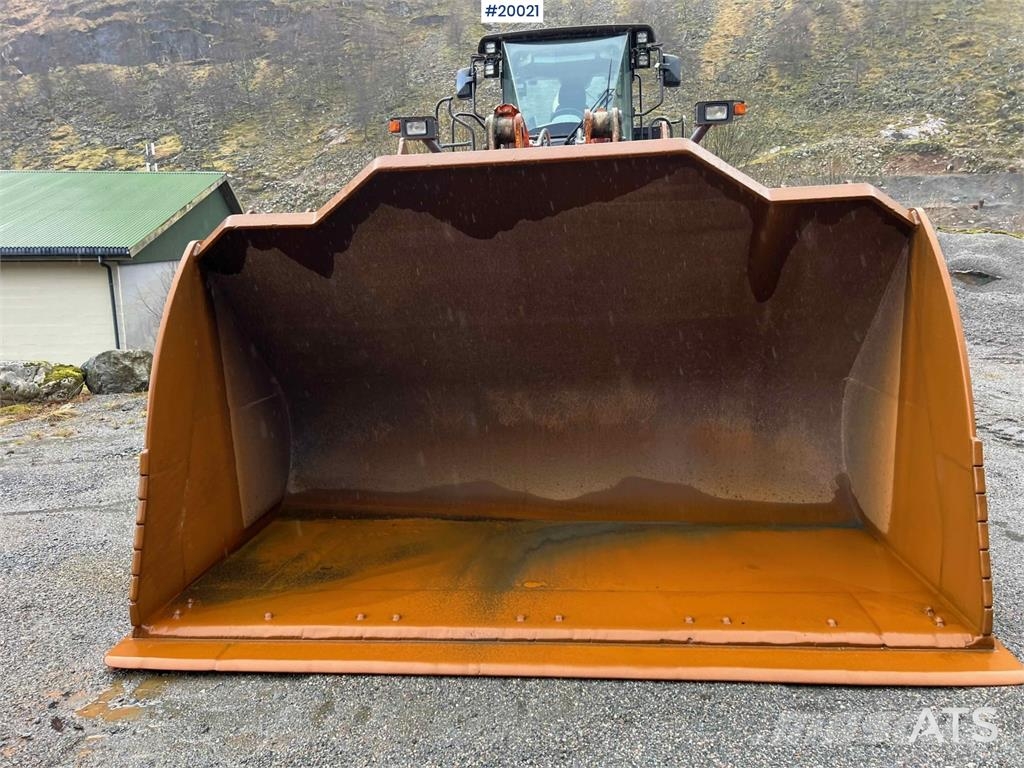 Hitachi zw370-6 Wheel loader w/ scale, printer and bucket Gumikerekes homlokrakodók