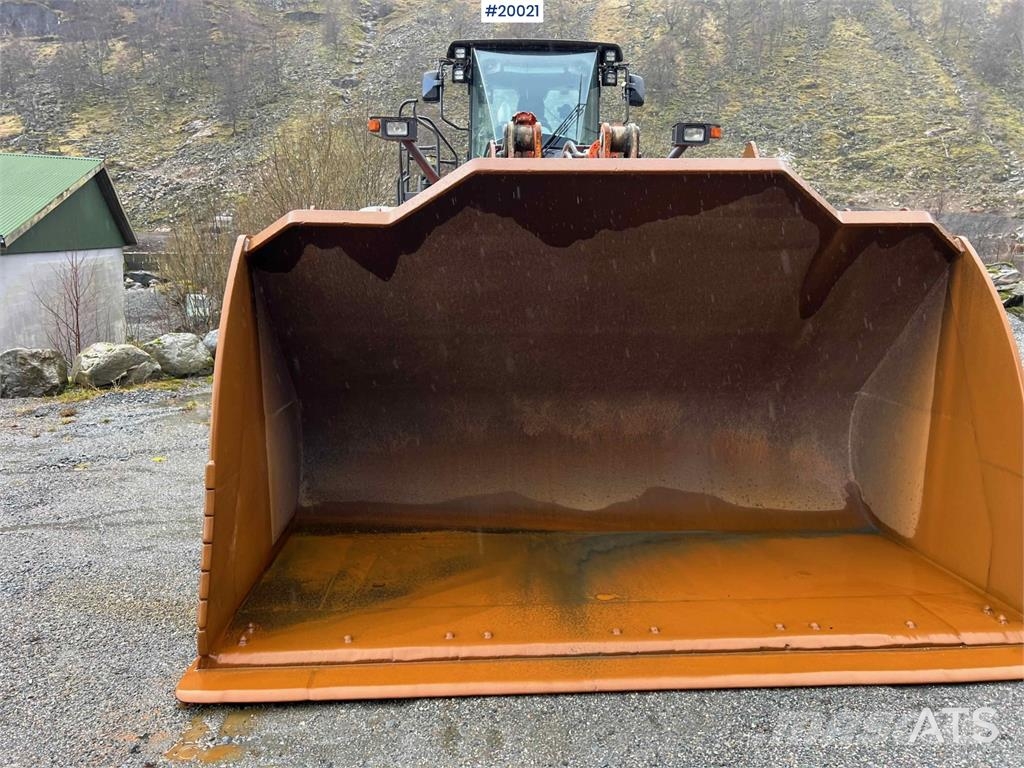 Hitachi zw370-6 Wheel loader w/ scale, printer and bucket Gumikerekes homlokrakodók