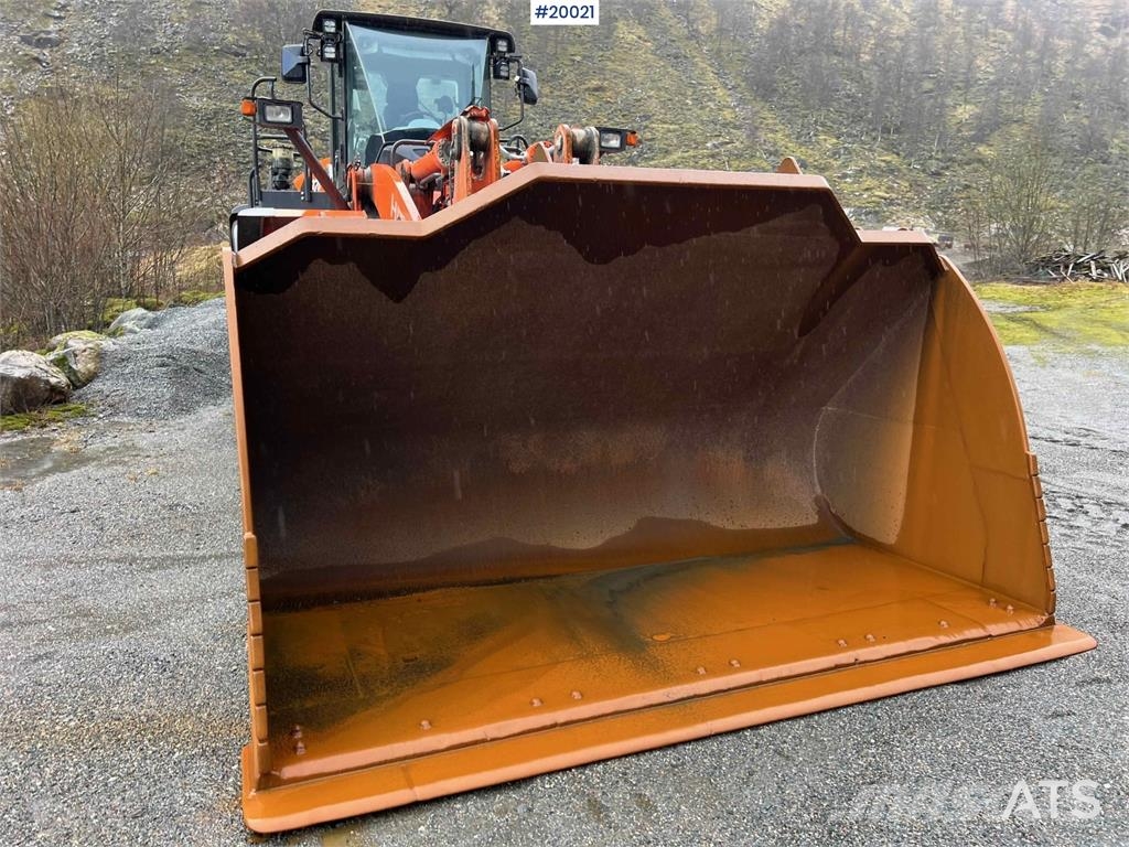 Hitachi zw370-6 Wheel loader w/ scale, printer and bucket Gumikerekes homlokrakodók