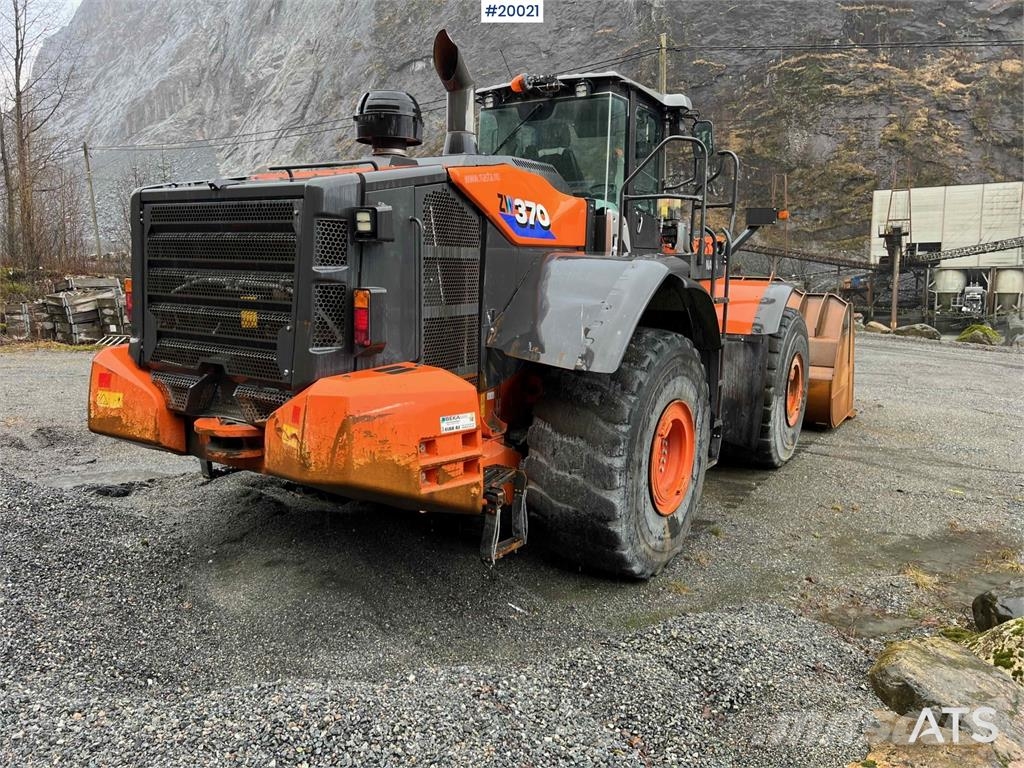 Hitachi zw370-6 Wheel loader w/ scale, printer and bucket Gumikerekes homlokrakodók