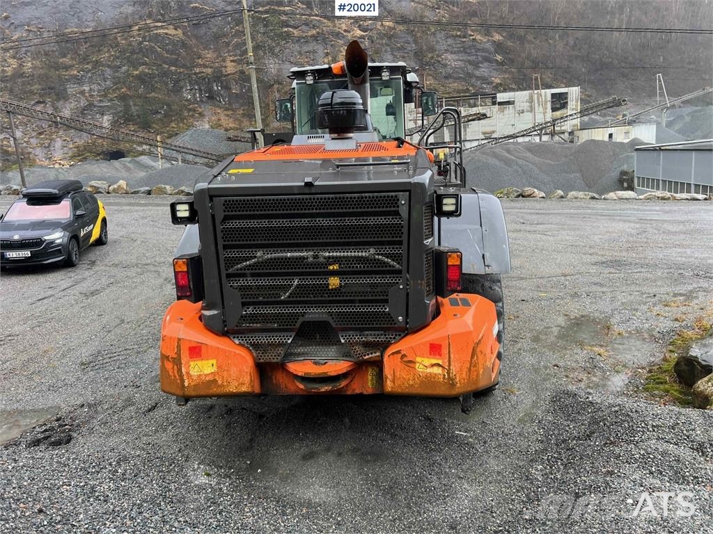 Hitachi zw370-6 Wheel loader w/ scale, printer and bucket Gumikerekes homlokrakodók