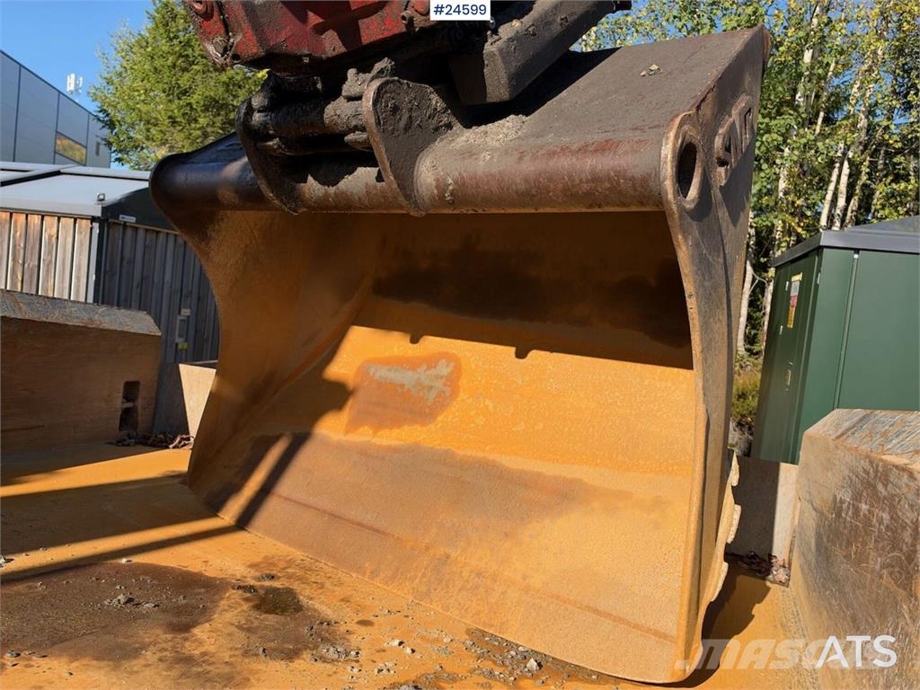 Hitachi ZX140W-6 Wheeled excavator with tilt, bucket and N Hjulgravere