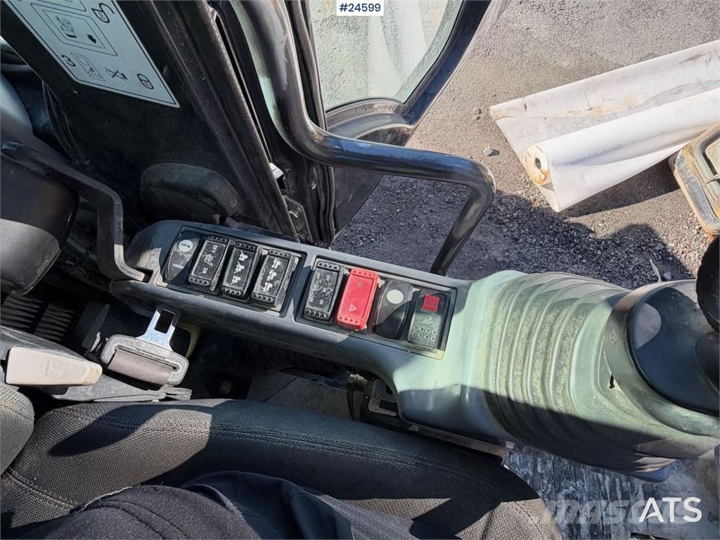 Hitachi ZX140W-6 Wheeled excavator with tilt, bucket and N Hjulgravere