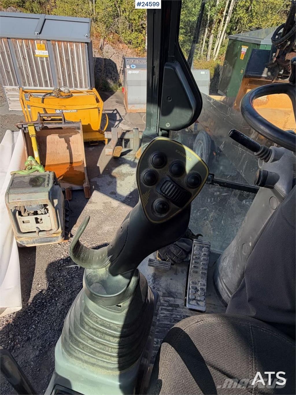 Hitachi ZX140W-6 Wheeled excavator with tilt, bucket and N Hjulgravere