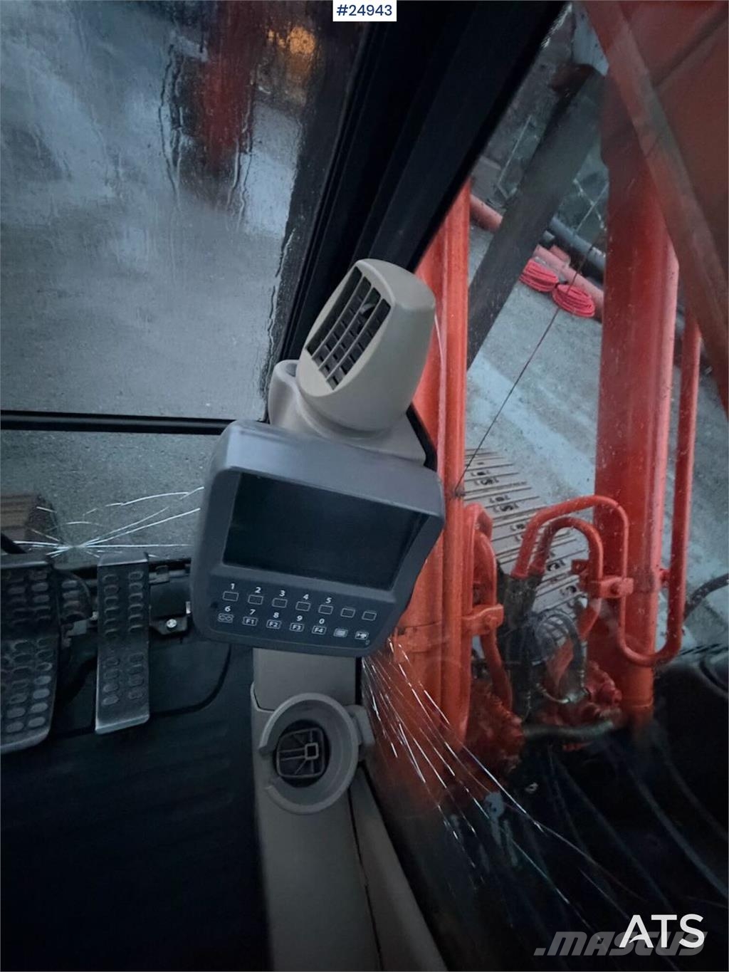Hitachi ZX210LC-3 Tracked excavator – 6,060 hours Raupenbagger