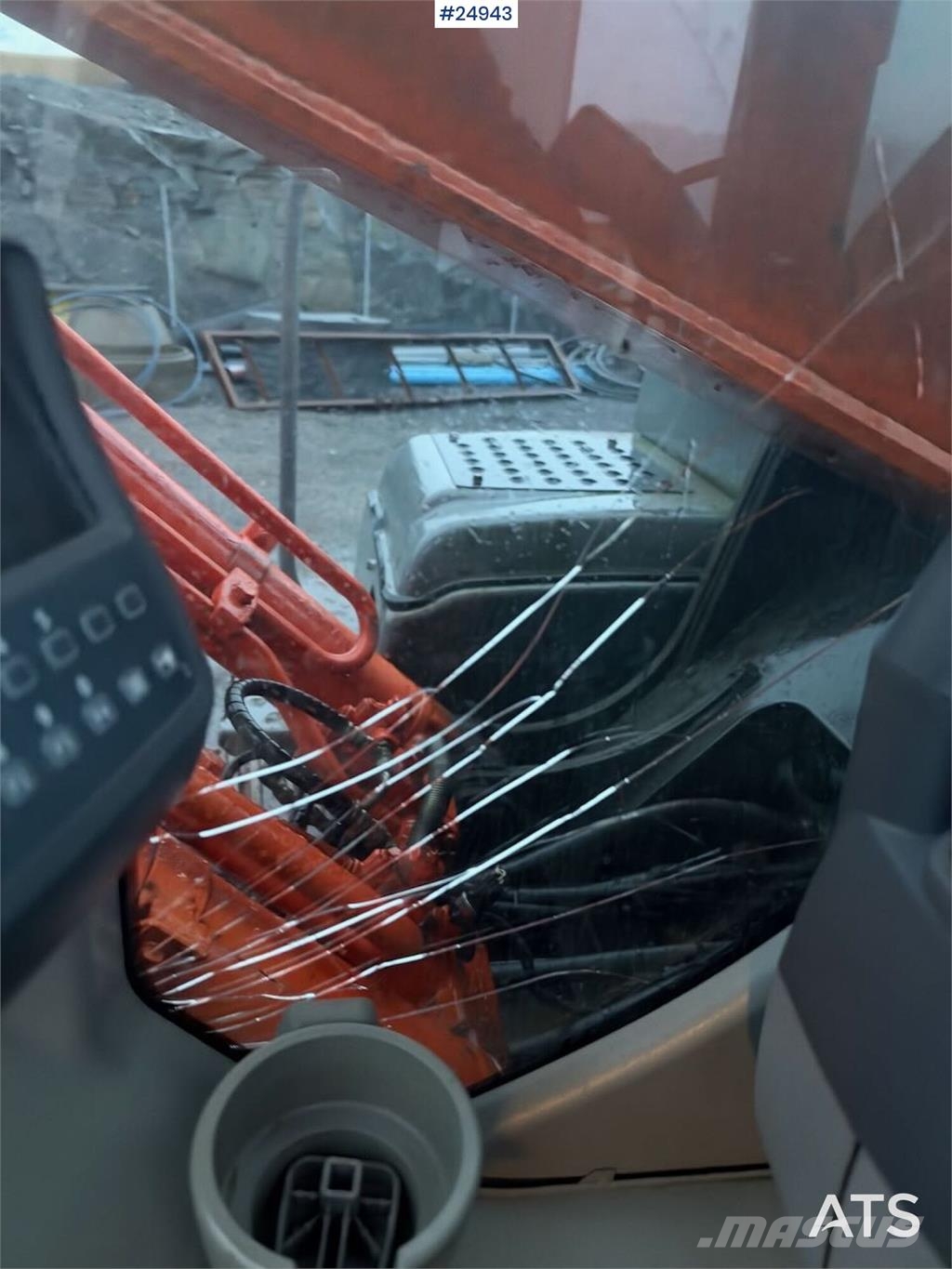 Hitachi ZX210LC-3 Tracked excavator – 6,060 hours Raupenbagger