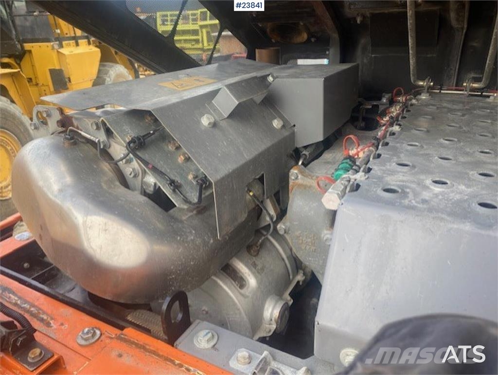 Hitachi ZX220W-7 wheel excavator Wielgraafmachines