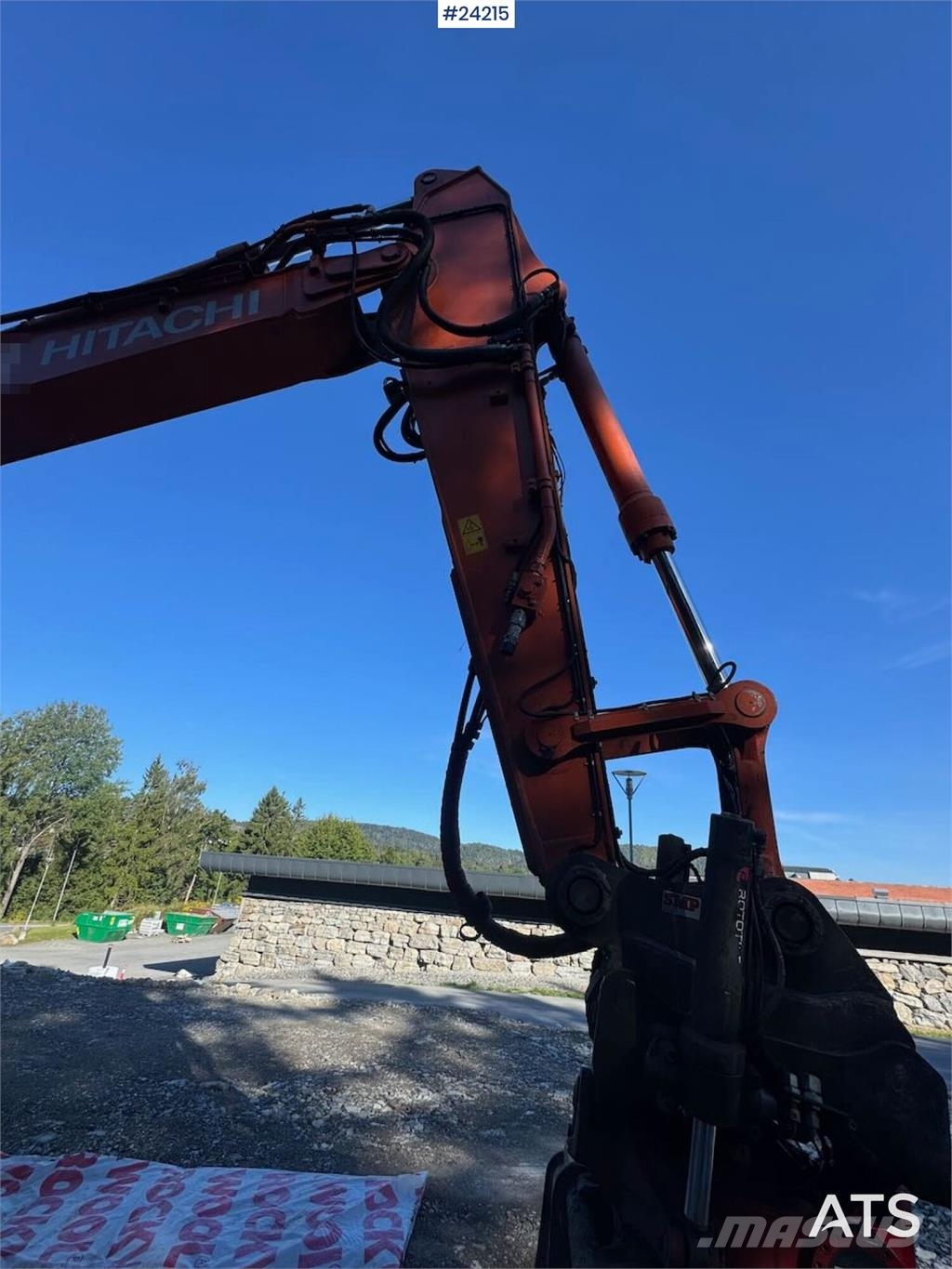 Hitachi ZX225 Excavator with Tilt and 2 Buckets Beltegraver