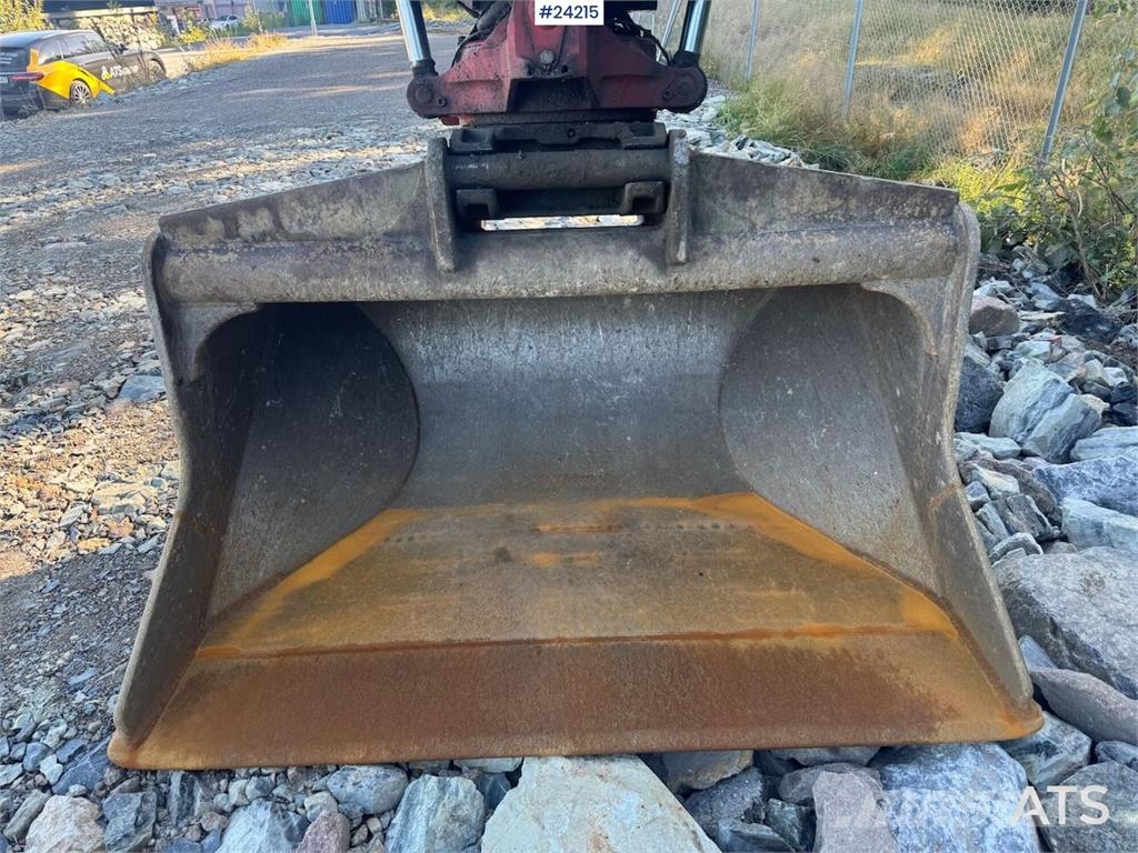 Hitachi ZX225 Excavator with Tilt and 2 Buckets Beltegraver