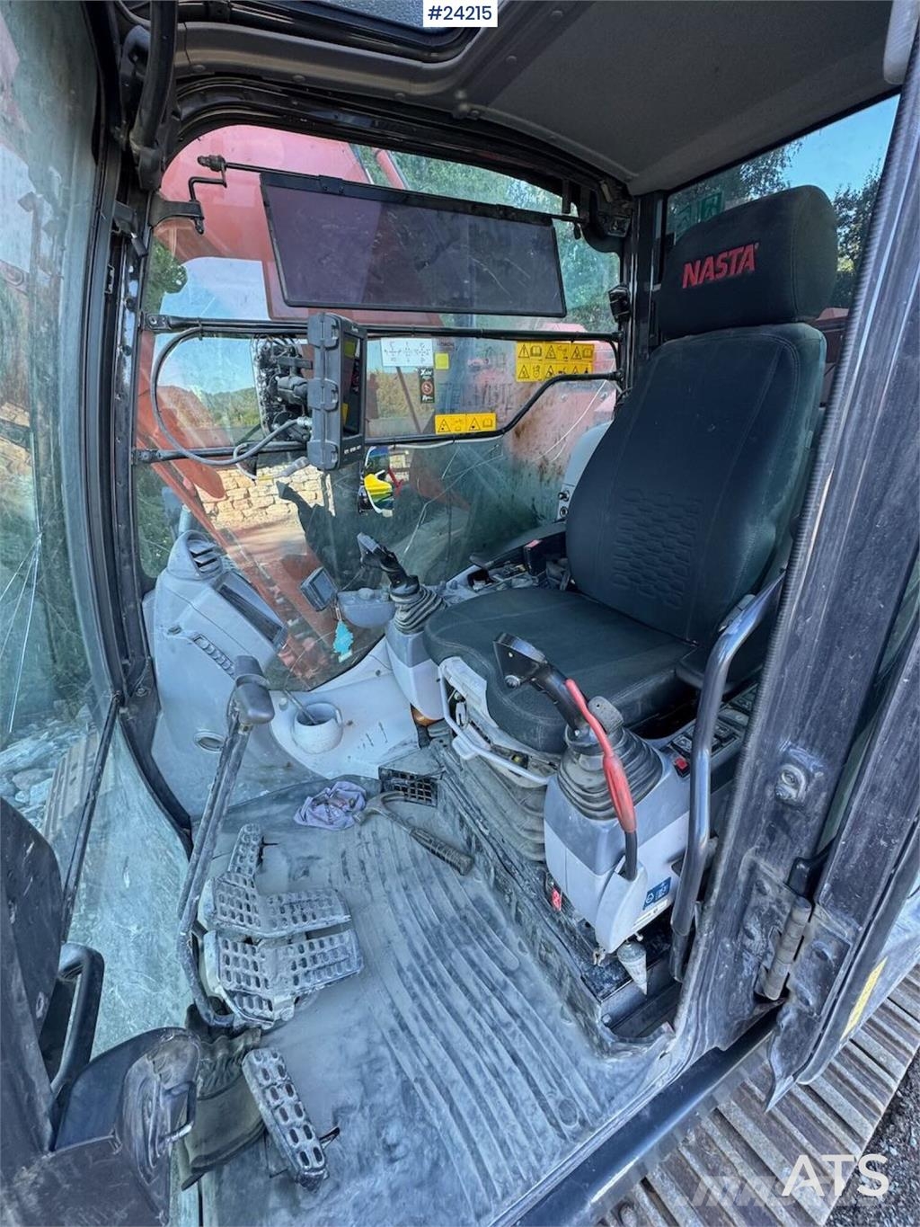 Hitachi ZX225 Excavator with Tilt and 2 Buckets Beltegraver