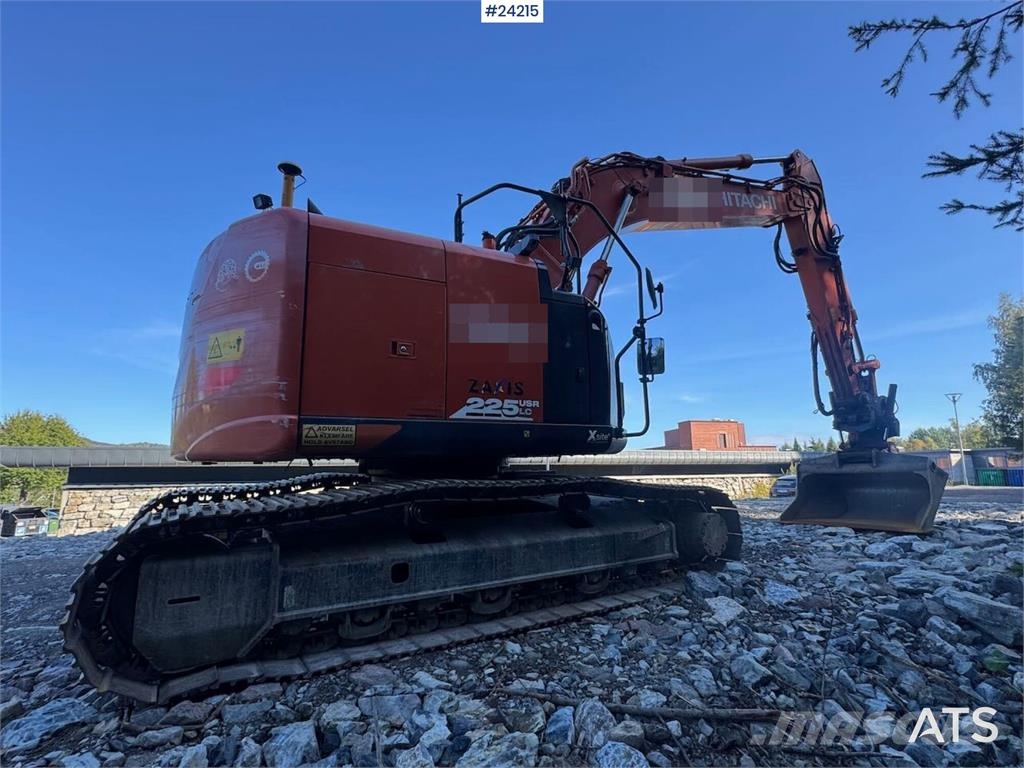 Hitachi ZX225 Excavator with Tilt and 2 Buckets Beltegraver