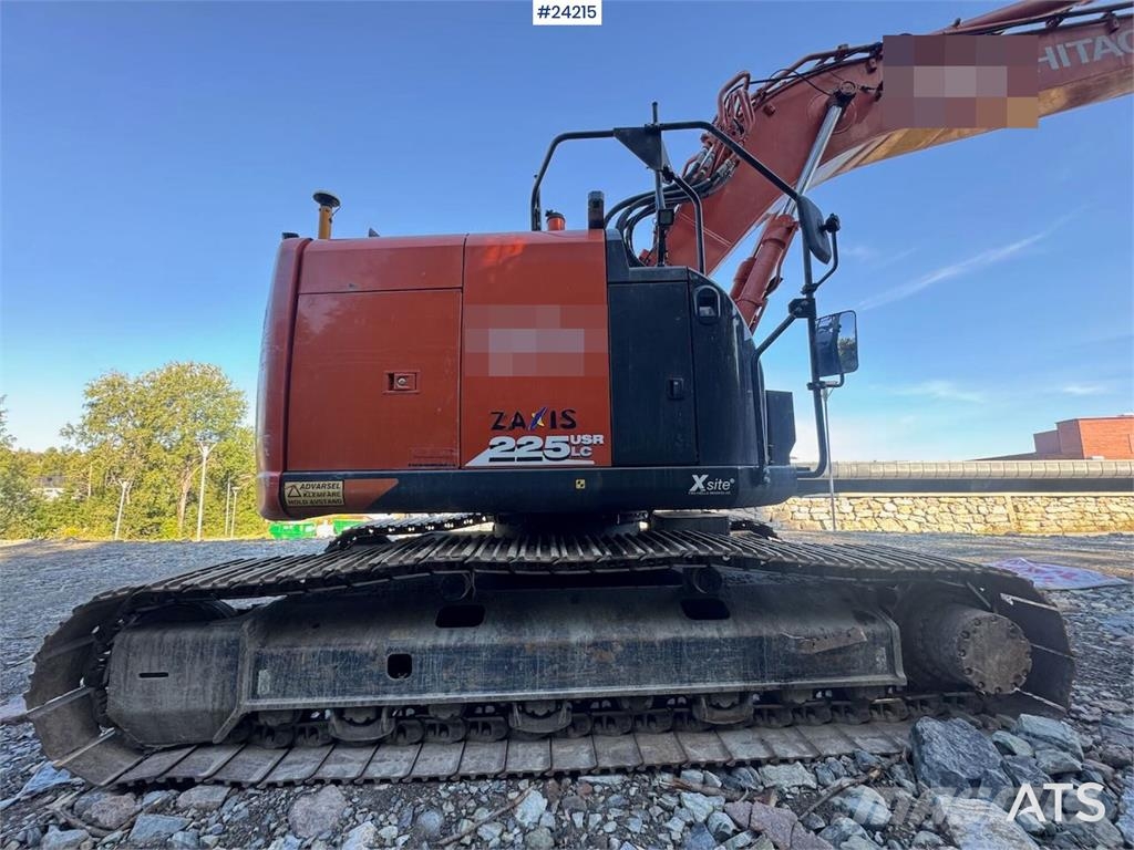 Hitachi ZX225 Excavator with Tilt and 2 Buckets Beltegraver