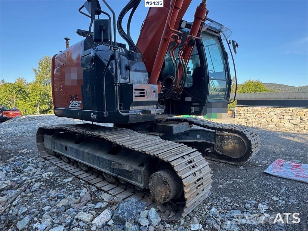 Hitachi ZX225 Excavator with Tilt and 2 Buckets Beltegraver