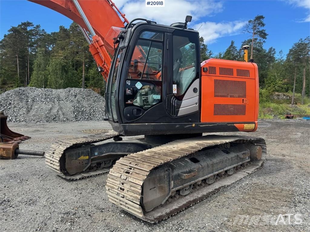 Hitachi ZX225 USR LC-6 Tracked Excavator w/ Rototilt, Grad Crawler excavators