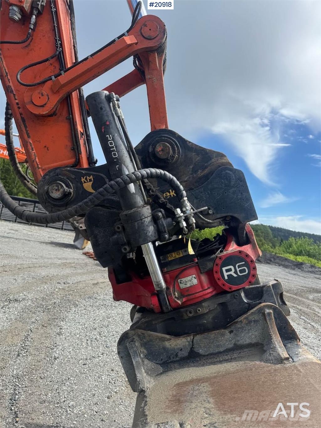 Hitachi ZX225 USR LC-6 Tracked Excavator w/ Rototilt, Grad Crawler excavators