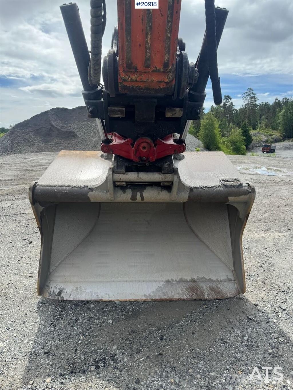 Hitachi ZX225 USR LC-6 Tracked Excavator w/ Rototilt, Grad Crawler excavators