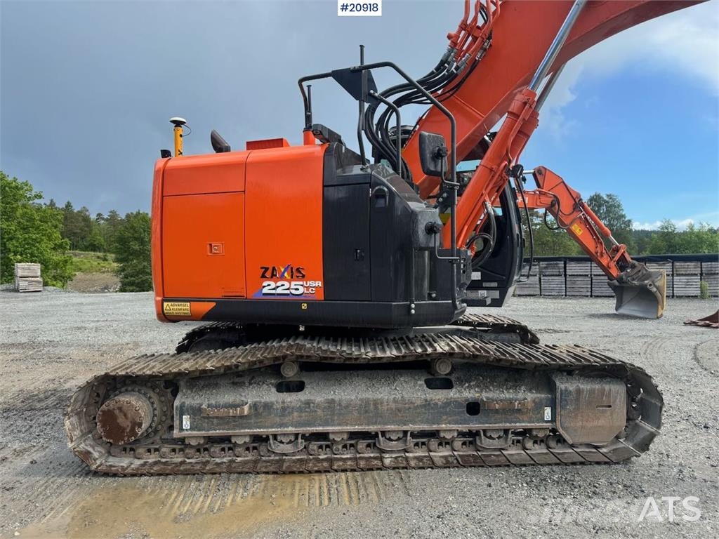 Hitachi ZX225 USR LC-6 Tracked Excavator w/ Rototilt, Grad Crawler excavators