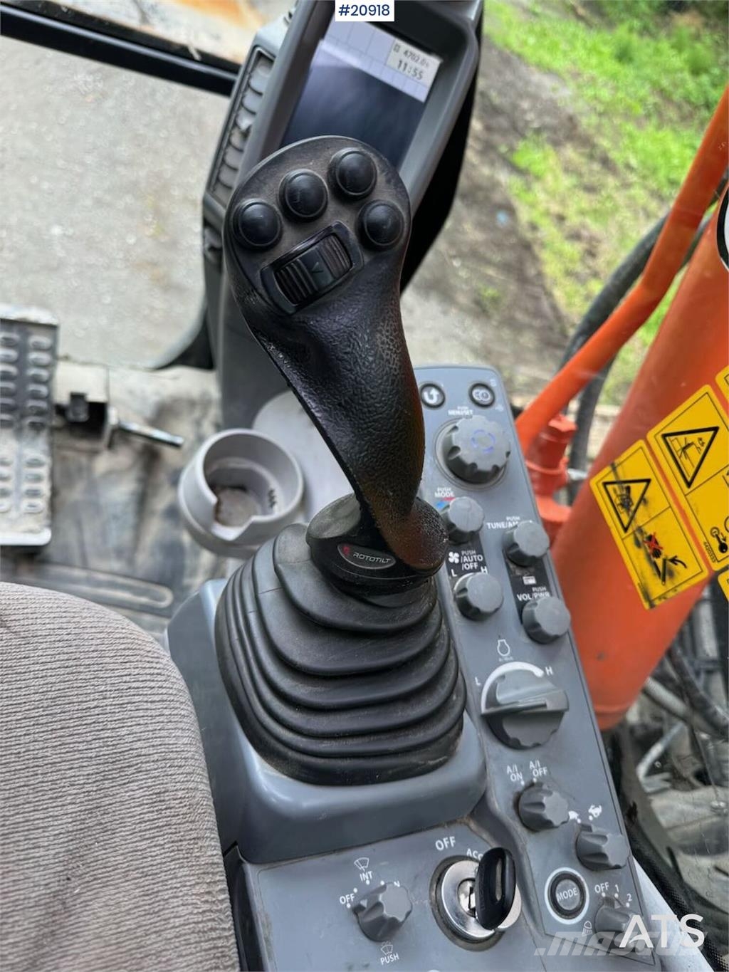 Hitachi ZX225 USR LC-6 Tracked Excavator w/ Rototilt, Grad Crawler excavators