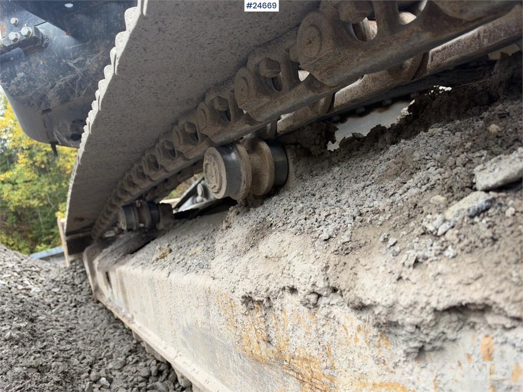 Hitachi ZX225USLC-5B excavator with Rototilt and 2 buckets Beltegraver