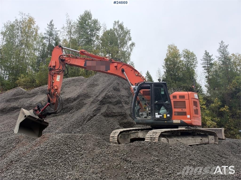 Hitachi ZX225USLC-5B excavator with Rototilt and 2 buckets Beltegraver
