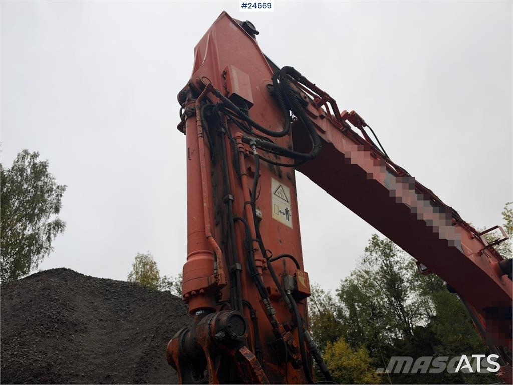 Hitachi ZX225USLC-5B excavator with Rototilt and 2 buckets Beltegraver