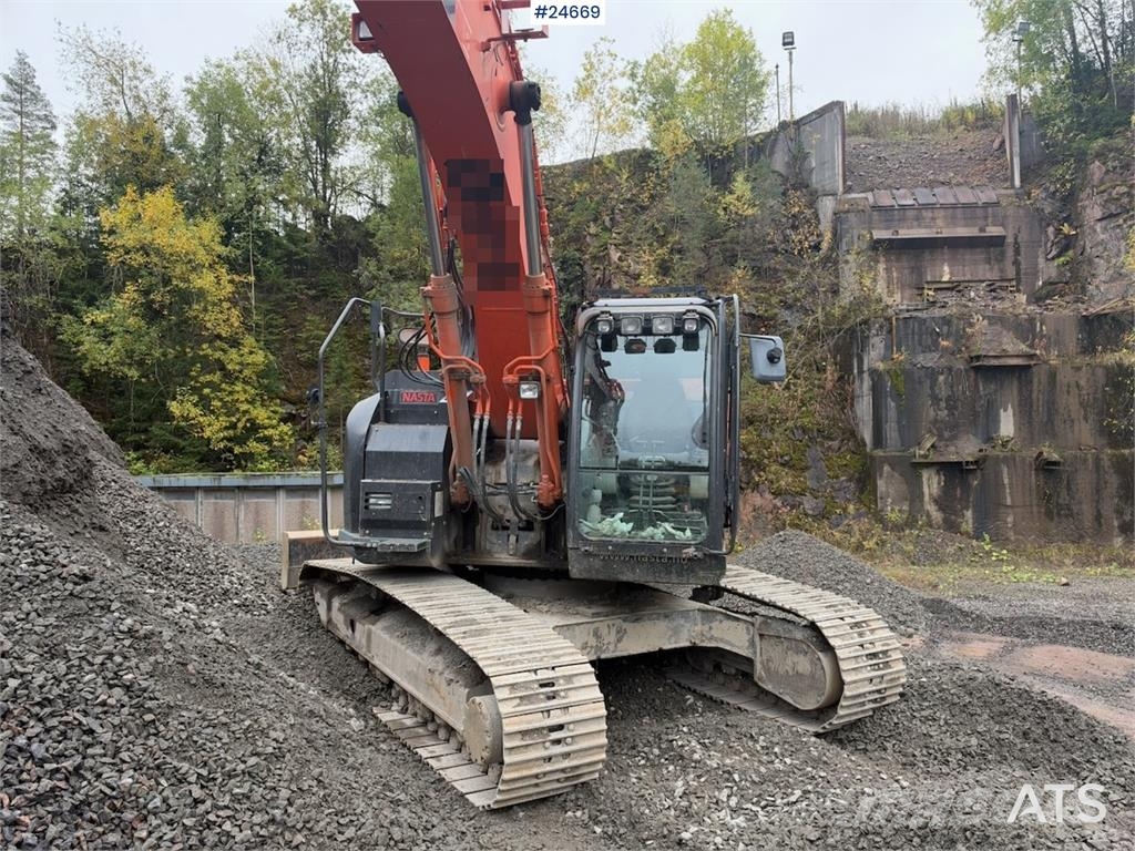 Hitachi ZX225USLC-5B excavator with Rototilt and 2 buckets Beltegraver
