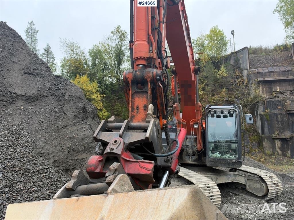Hitachi ZX225USLC-5B excavator with Rototilt and 2 buckets Beltegraver