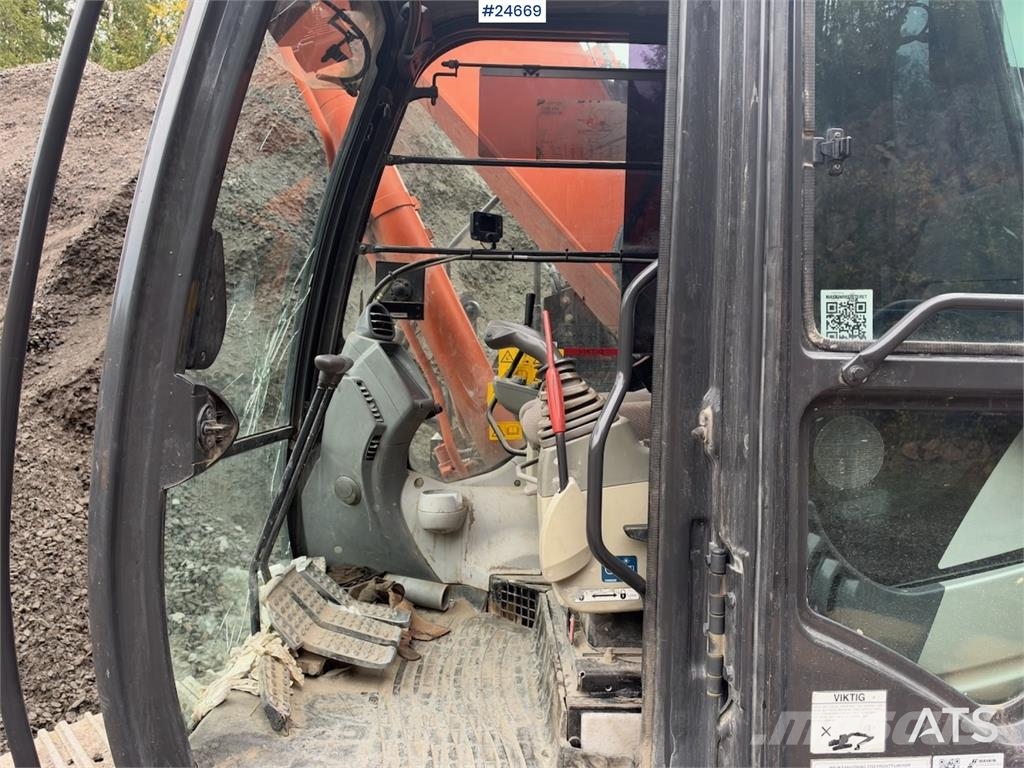 Hitachi ZX225USLC-5B excavator with Rototilt and 2 buckets Beltegraver