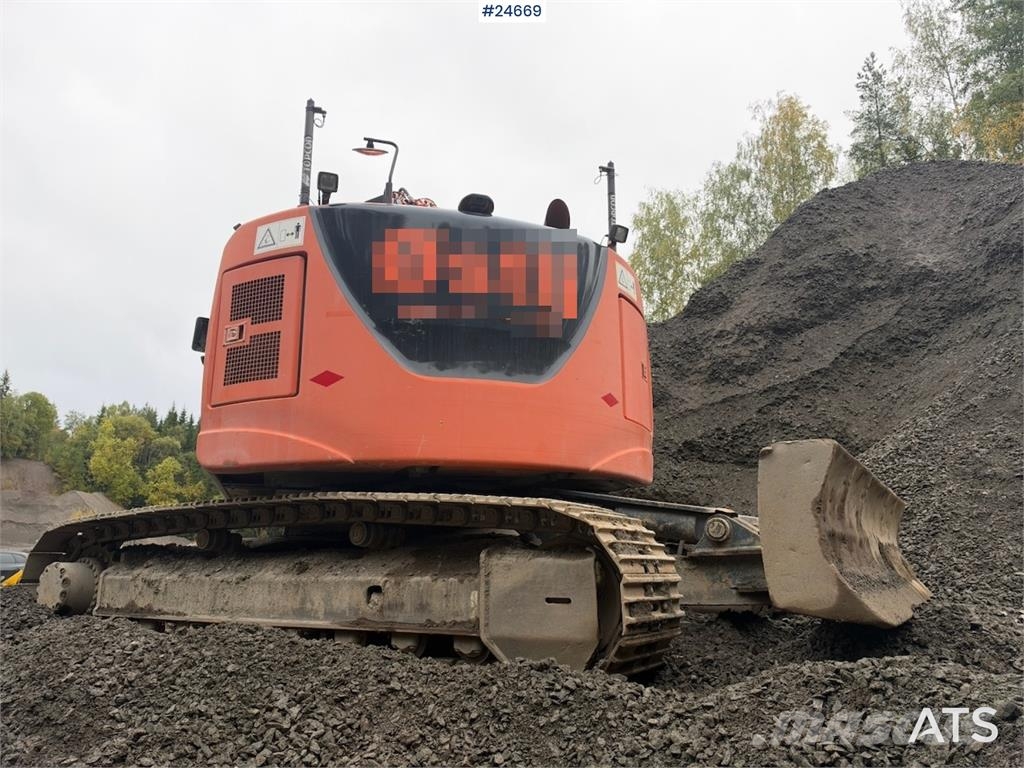 Hitachi ZX225USLC-5B excavator with Rototilt and 2 buckets Beltegraver