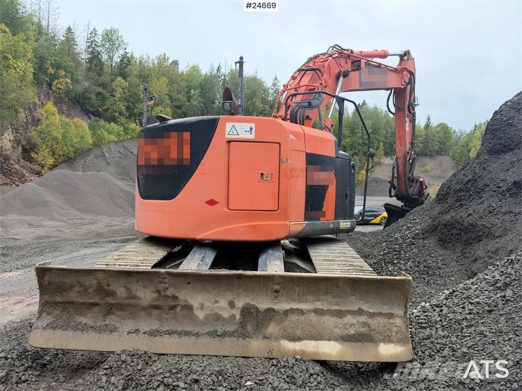 Hitachi ZX225USLC-5B excavator with Rototilt and 2 buckets Beltegraver