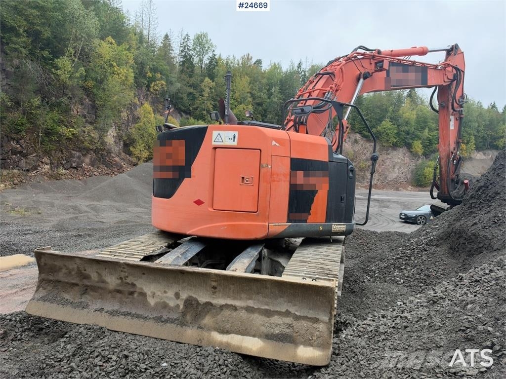 Hitachi ZX225USLC-5B excavator with Rototilt and 2 buckets Beltegraver