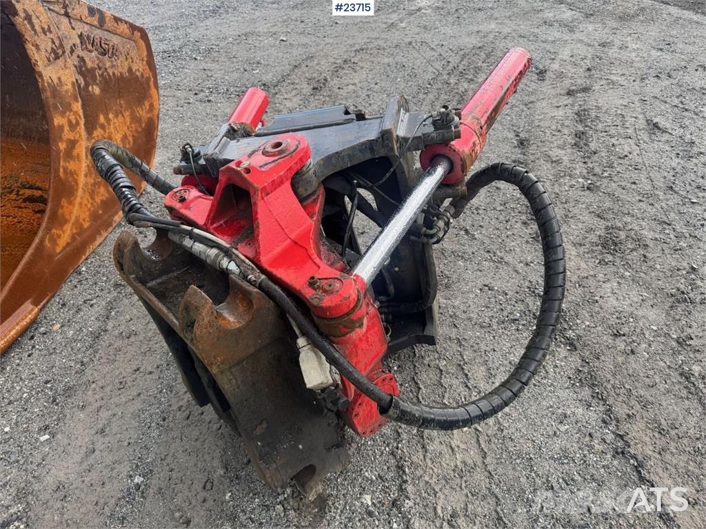 Hitachi ZX250LC-5B Crawler Excavator – Rototilt and 2 Buck Escavadeiras de esteiras