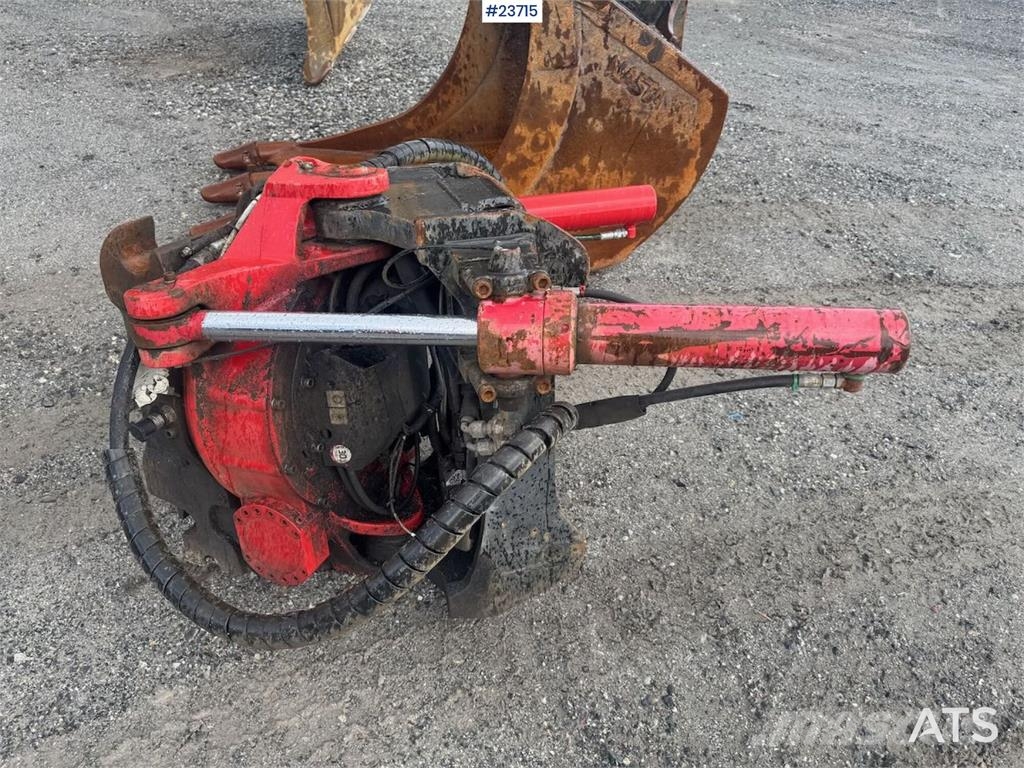 Hitachi ZX250LC-5B Crawler Excavator – Rototilt and 2 Buck Escavadeiras de esteiras