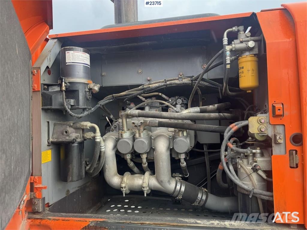 Hitachi ZX250LC-5B Crawler Excavator – Rototilt and 2 Buck Escavadeiras de esteiras