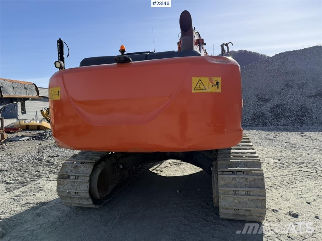 Hitachi ZX290LC-5B excavator with a digging bucket Koparki gąsienicowe