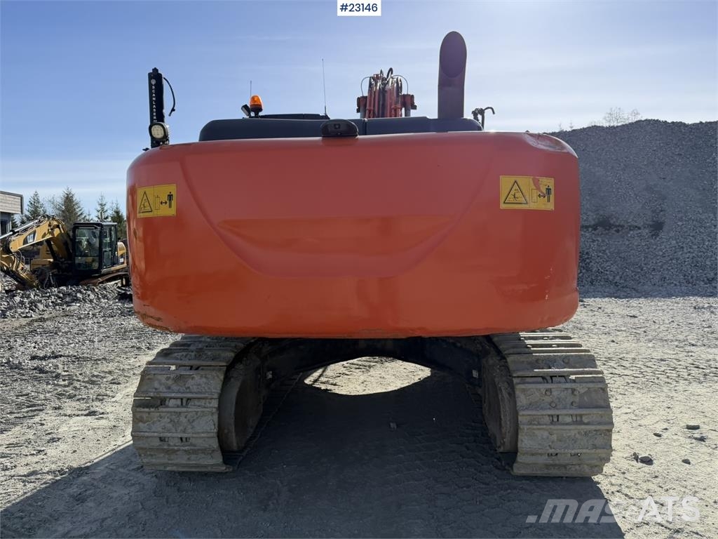 Hitachi ZX290LC-5B excavator with a digging bucket Koparki gąsienicowe