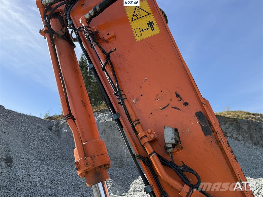 Hitachi ZX290LC-5B excavator with a digging bucket Koparki gąsienicowe