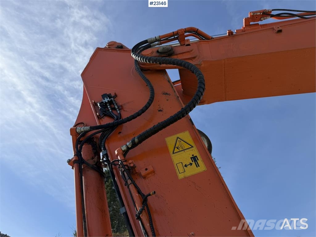Hitachi ZX290LC-5B excavator with a digging bucket Koparki gąsienicowe