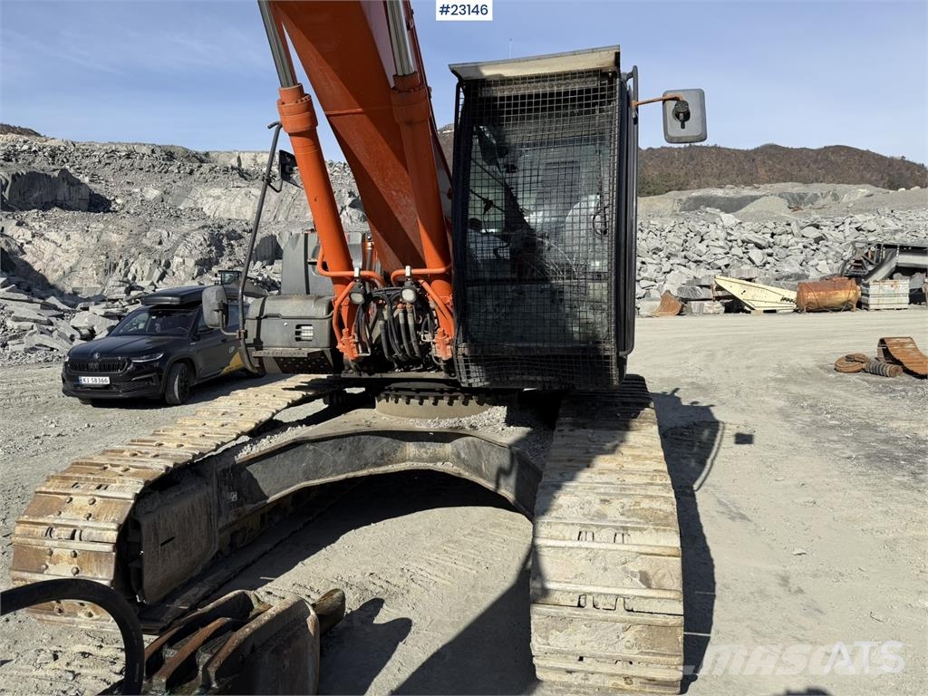 Hitachi ZX290LC-5B excavator with a digging bucket Koparki gąsienicowe